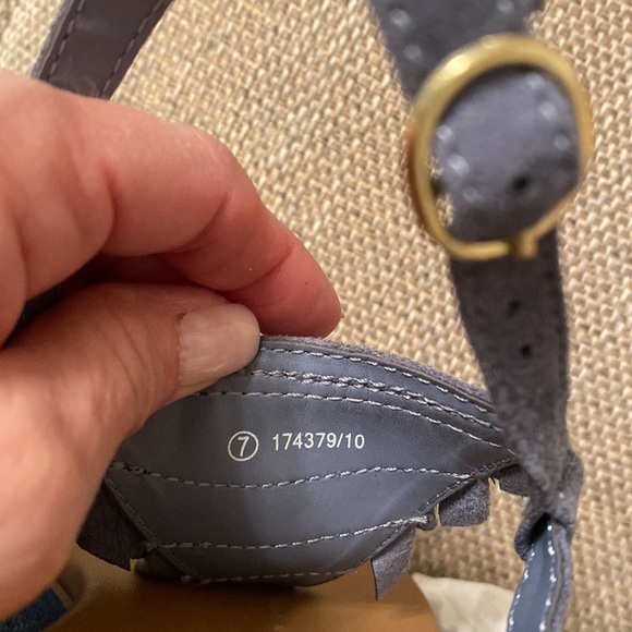 AMERICAN EAGLE Blue Jean Blue THONG SANDALS 7 - Picture 3 of 5